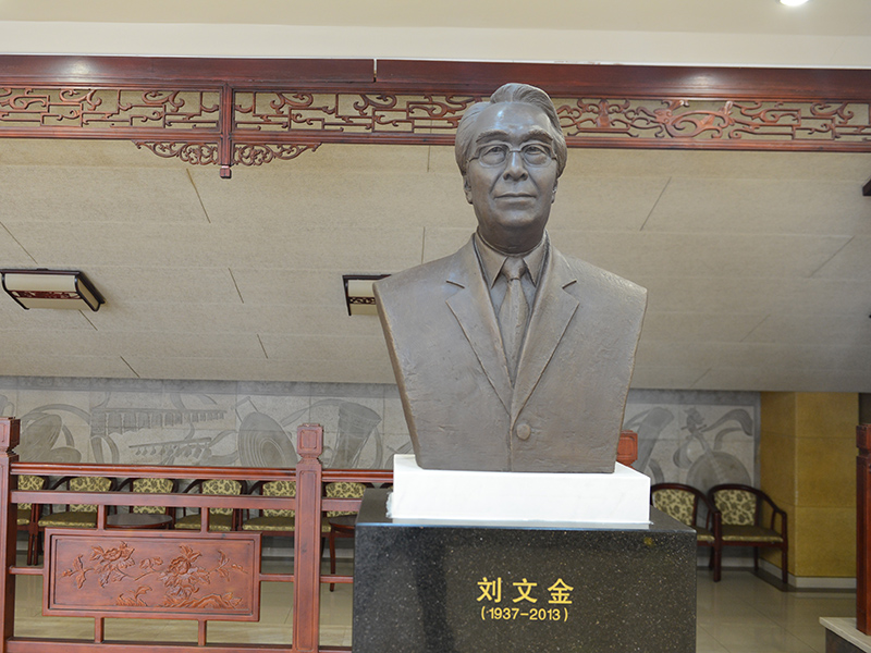 雕塑作品 劉文金像，鑄銅，安放地點(diǎn)：中央民族樂(lè)團(tuán)